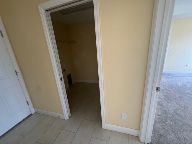Building Photo - Spacious 4BR/2BA Home in Oaks at Ocala Cro...
