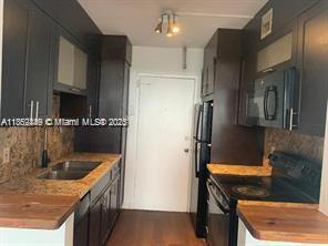 Building Photo - 2350 NE 135th St