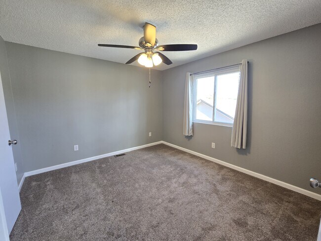 Building Photo - 4280 Solarglen Dr