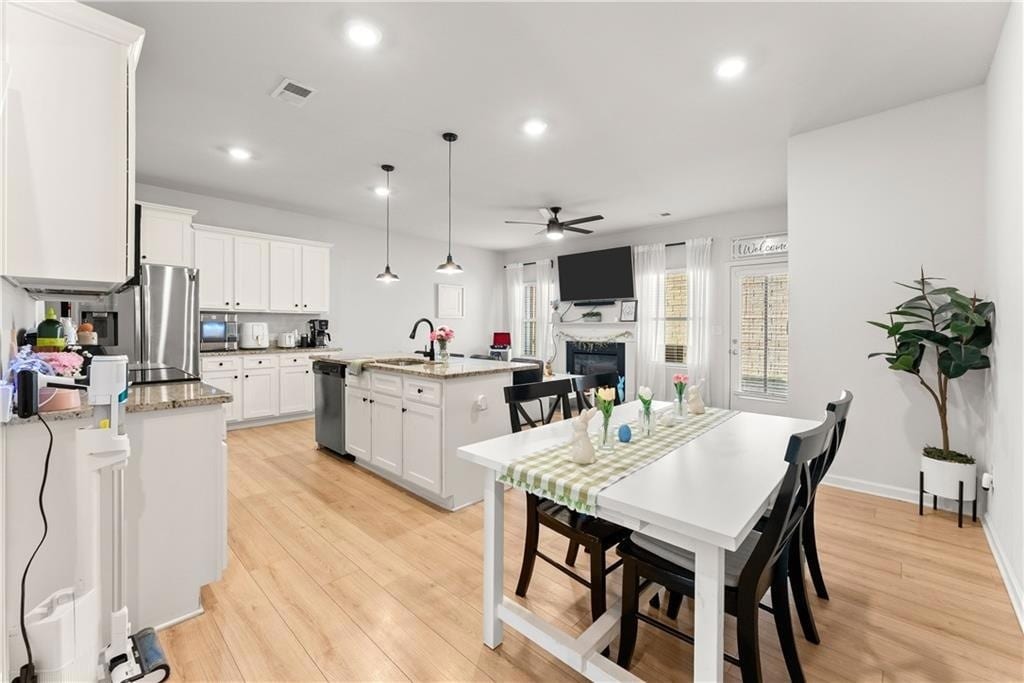 Building Photo - 3367 Abbey Way