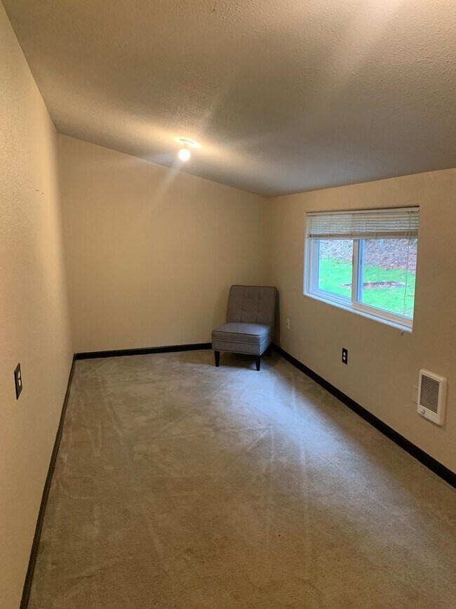 Building Photo - $2,000 - Three Bedrooms, One Full Bath Ren...