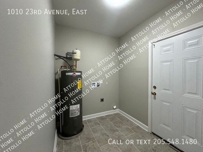 Building Photo - 1010 23rd Ave E