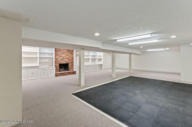 Building Photo - 3002 Lime Kiln Ln