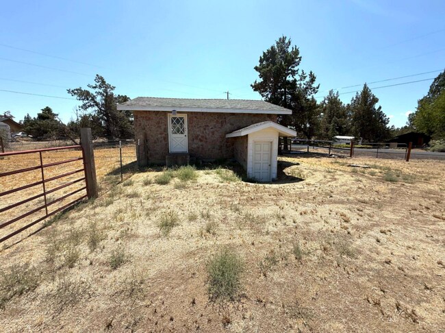Building Photo - 3890 NW 25th St
