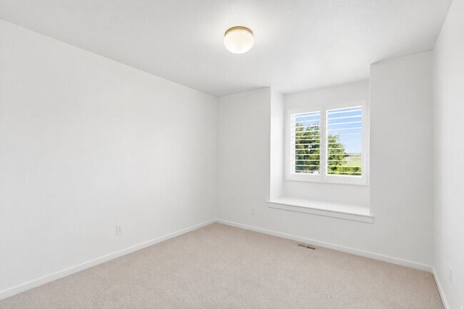Building Photo - 1541 W 11150 S