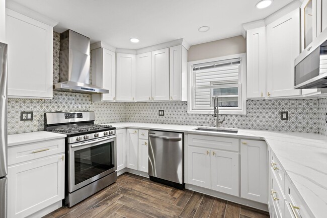 Building Photo - 359 Cator Ave
