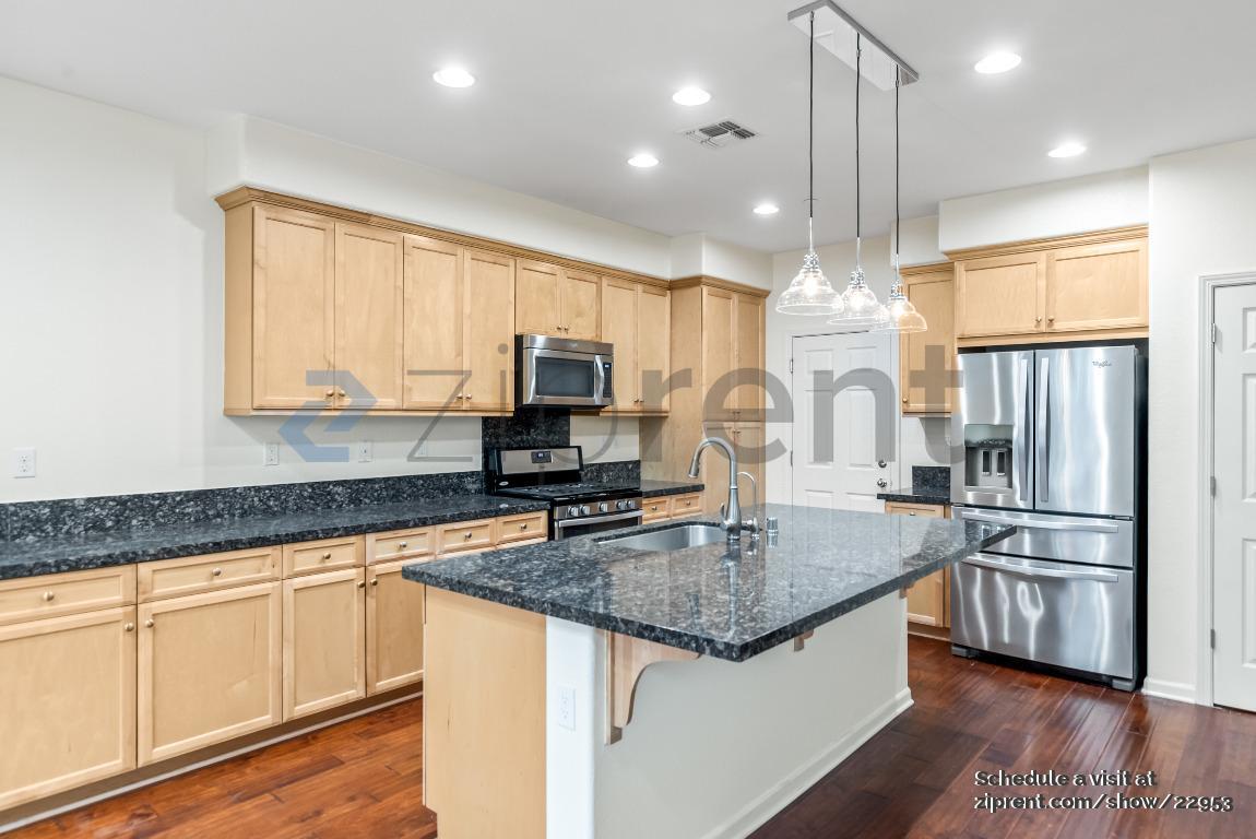 Building Photo - 334 Pacifica Dr