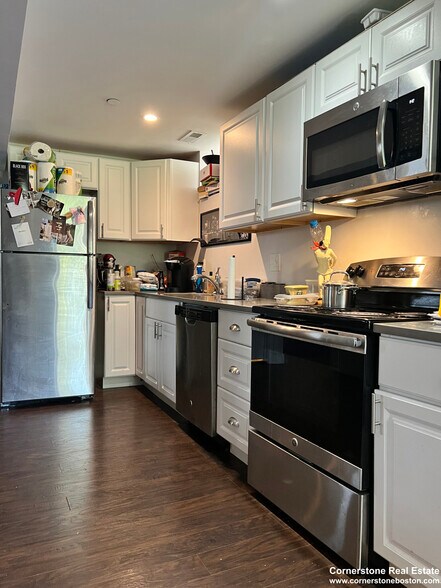 Building Photo - 9 Oswald St