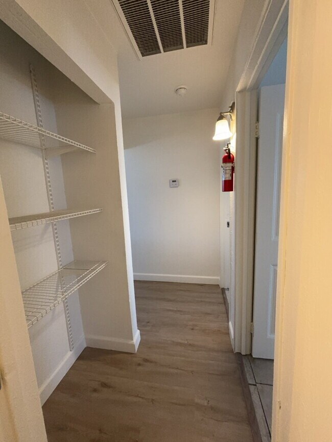 Building Photo - 1521 Cobb Ln