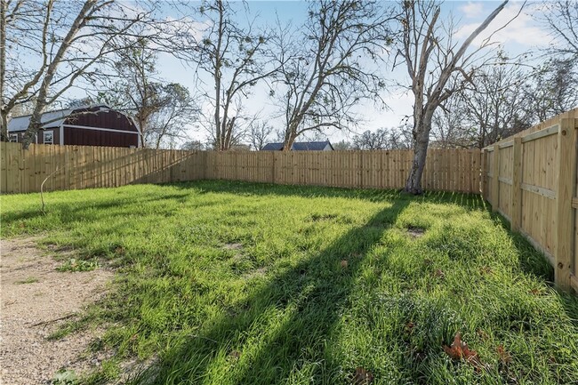 Building Photo - 495 Pleasant St