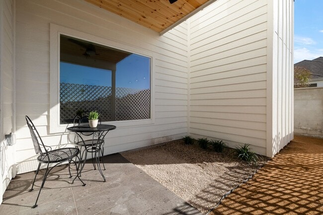 Building Photo - Gated Luxury Townhomes for Rent in North McAllen | Long-Term Lease at Colgate Crossings