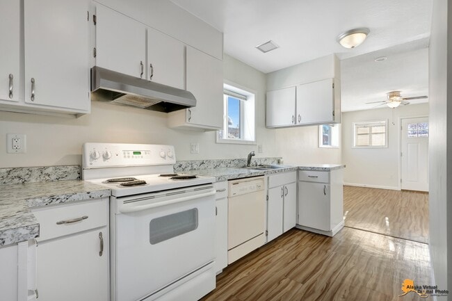 Building Photo - 435 E 10th Ave