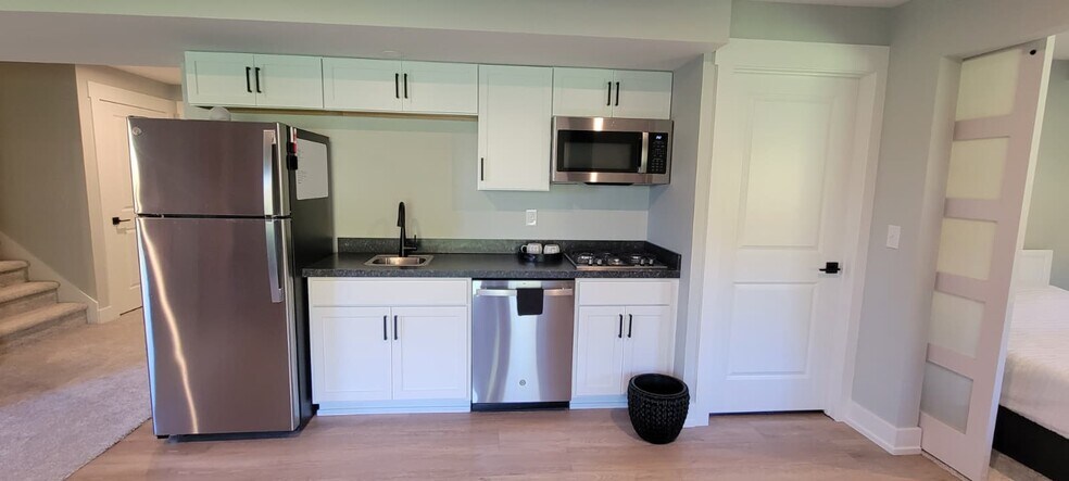 Building Photo - 3065 Blue Spruce Dr SE