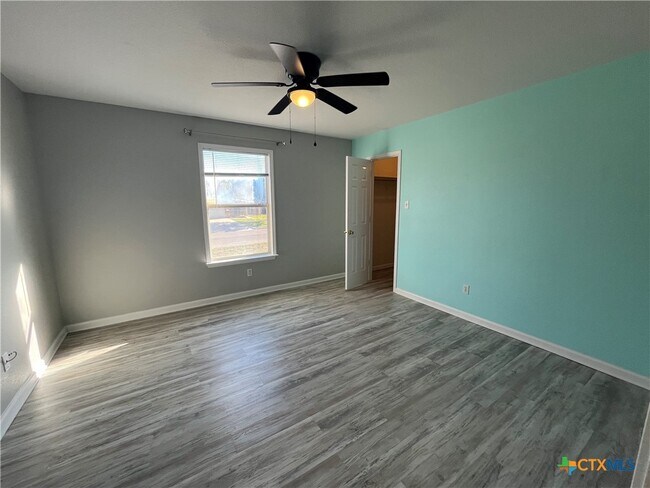 Building Photo - 3000 Rain Dance Loop