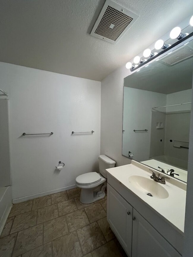 Building Photo - 3 bedroom/2 bath unit in Milliani Mauka wi...