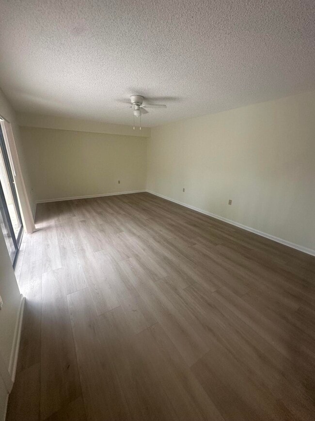 Building Photo - 1014 10th Way