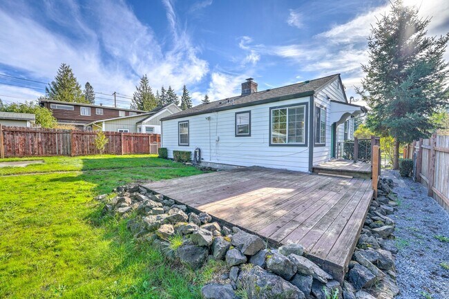 Building Photo - Impressive Home - Remodeled throughout!