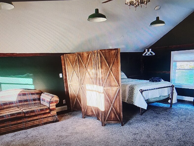 Building Photo - 7049 Lake Ave