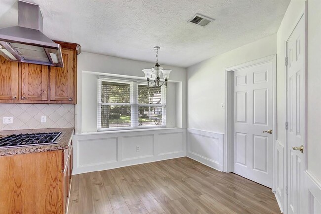 Building Photo - 7703 Pine Cup Dr