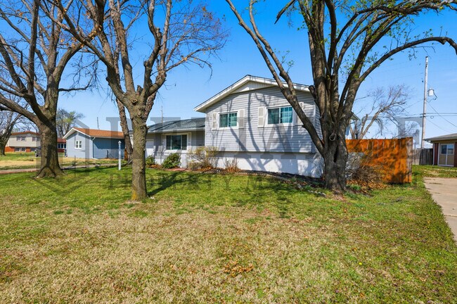 Building Photo - 8300 W 9th St N