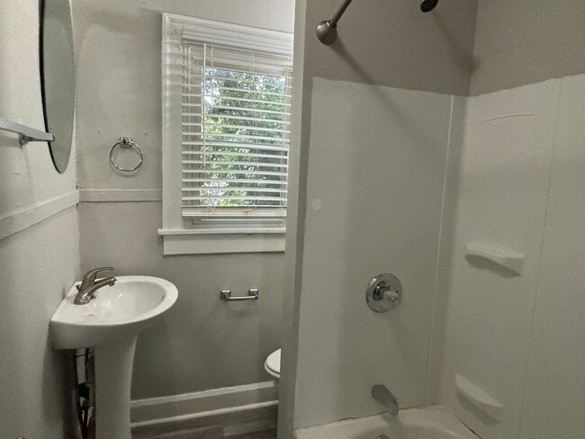 Building Photo - 3-Bed, 1-Bath Home – Fenced Yard, Off-Street Parking, Spacious Kitchen & In-Unit Laundry