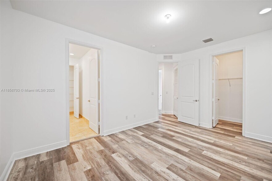 Building Photo - 6907 Pines Cir