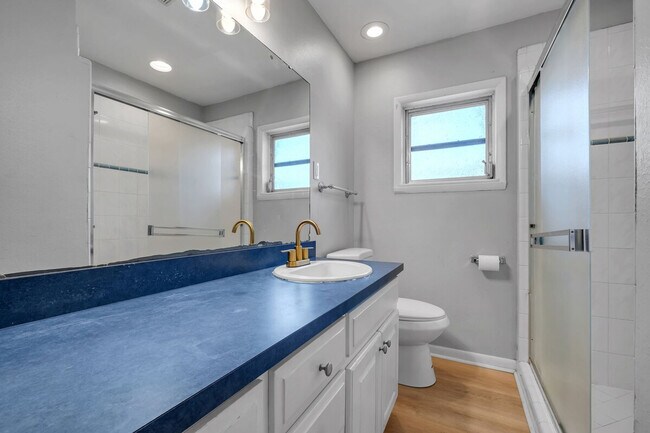 Building Photo - 218 Cactus St