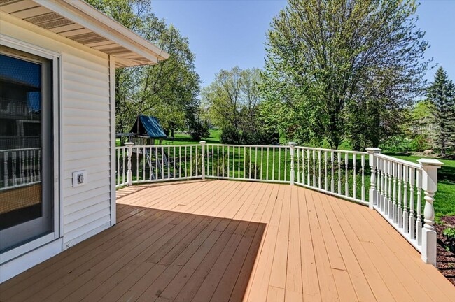 Building Photo - Beautifully updated 4 bedroom home in Southbridge, Waunakee