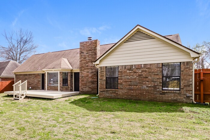 Building Photo - 5858 Rensslaer Dr