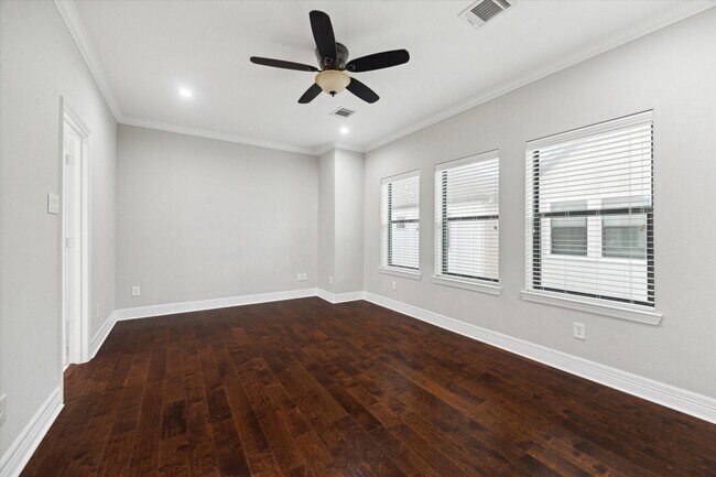 Building Photo - 1620 W 24th St