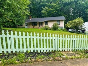 Building Photo - 200 Oakley Dr