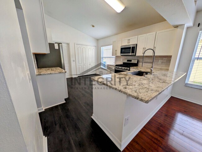 Building Photo - 30549 Tremont Dr