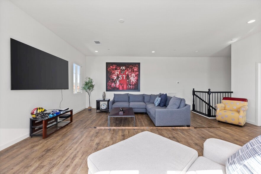 Building Photo - 815 Gilsum Ct