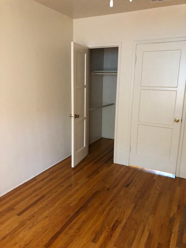 Closet - 1632 N Hollywood Way