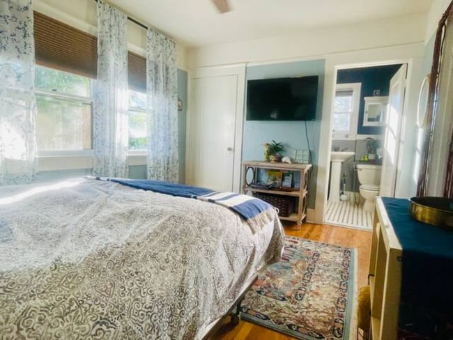 Building Photo - 2910 Grape Street