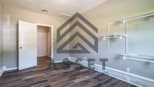 Building Photo - 4 Bedroom Available for Lease & Rent to Own!