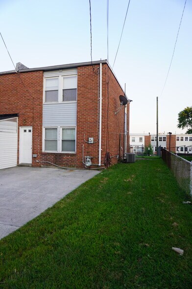 Building Photo - 7936 Wynbrook Rd