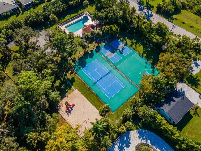 Building Photo - 9841 Las Casas Dr