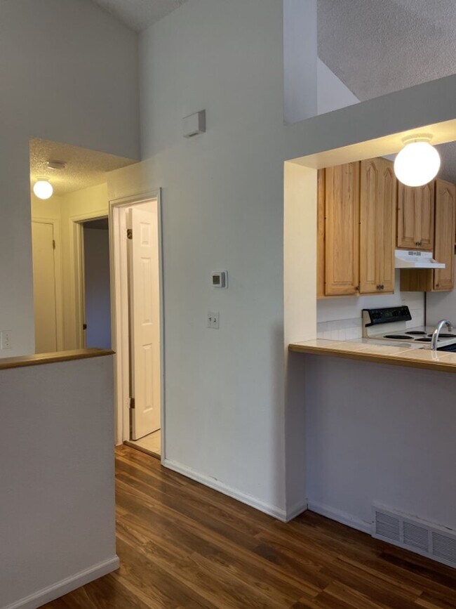 Building Photo - Start a Lease by 4/17 and get $250 off 1st Month!