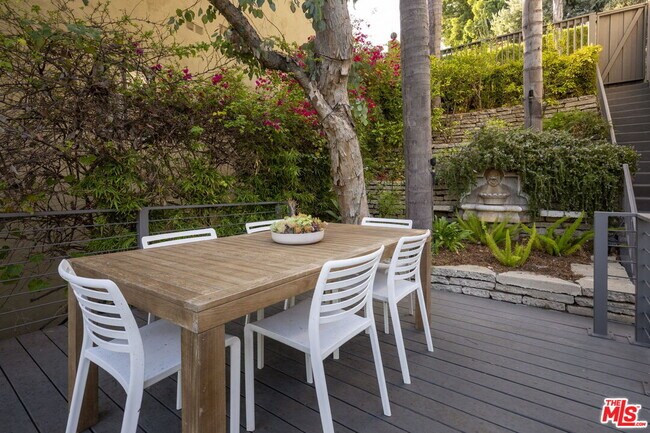 Building Photo - 5692 Holly Oak Dr