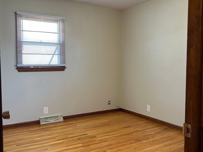 Building Photo - Great 3 Bedroom!!