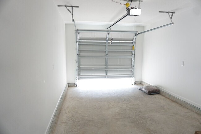 Building Photo - 6095 Falcon Gate Ln