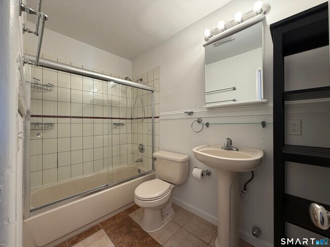 Building Photo - 69 Cove Rd