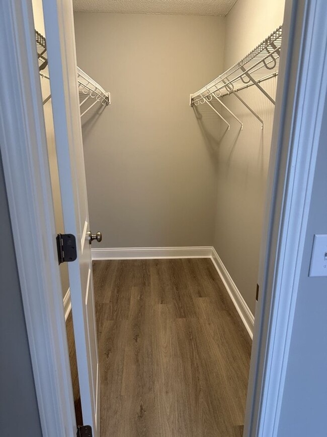 Building Photo - 1050 Rushing St