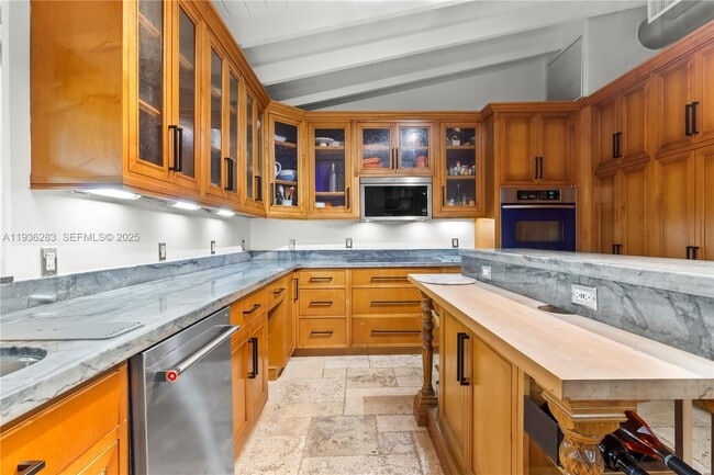 Building Photo - 2132 Middle River Dr