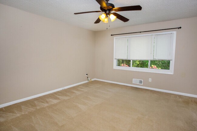 Building Photo - 4641 Anastasia Ct