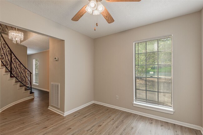 Building Photo - 2712 Chimney Rock Rd