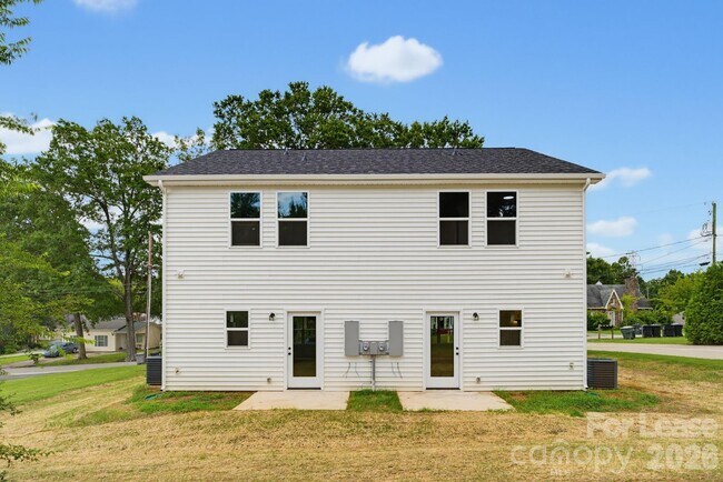Building Photo - 104 Maple Ave NW