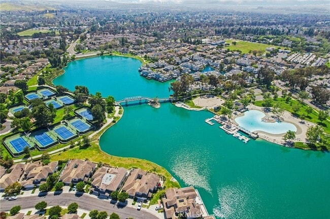 Building Photo - 15 Waterway