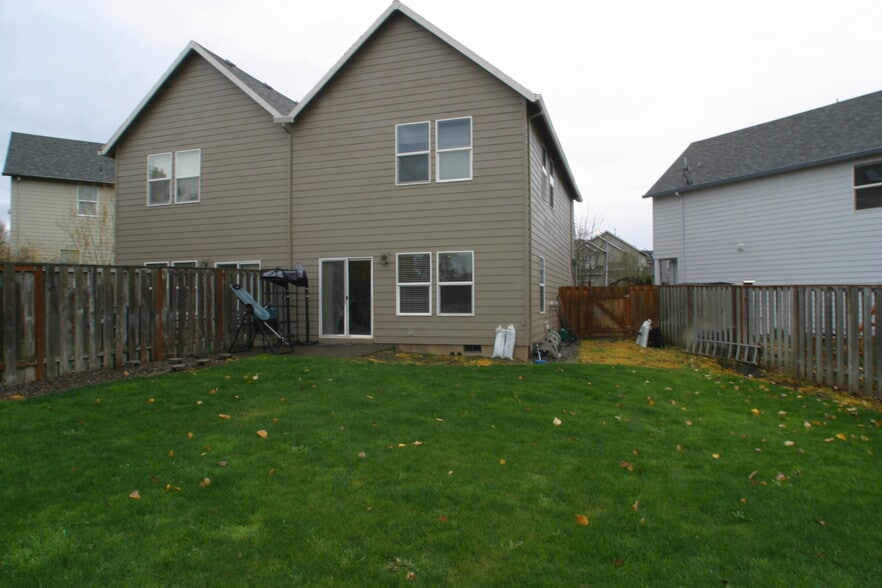 Building Photo - 3125 NE 13th Pl